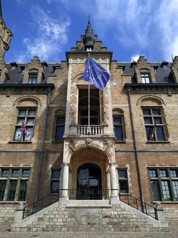 l'hôtel de ville de Bailleul