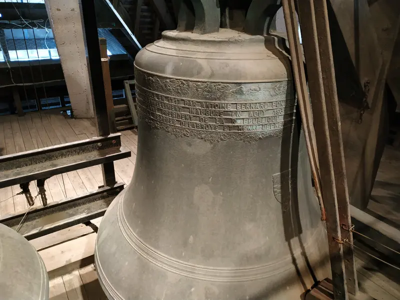 l'une des cloches du beffroi de Bailleul