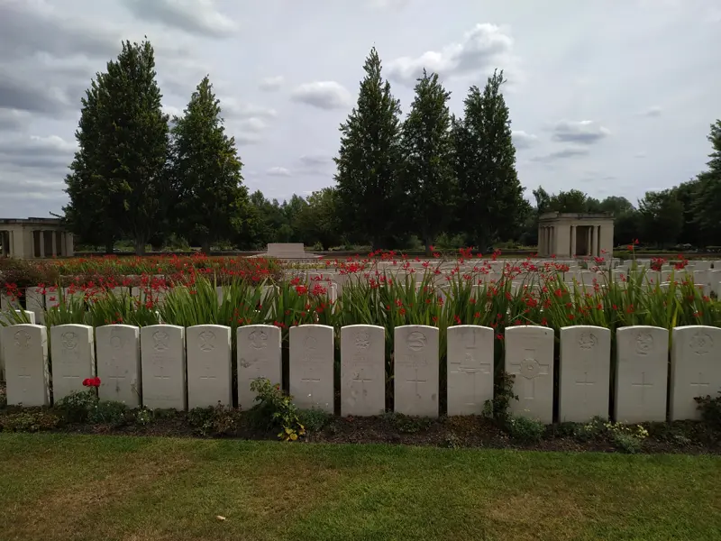 Coquelicots plantés au Bailleul Communal Cemetery And Extension