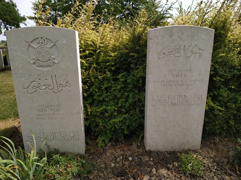 soldats pakistanais et indien au cimetière militaire de Bailleul