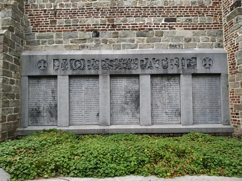 Une partie des noms inscrits sur le monuments aux morts de Bailleul