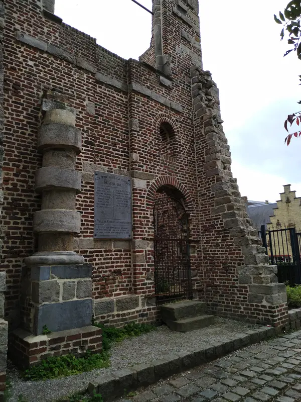 Arrière du monument aux morts de Bailleul