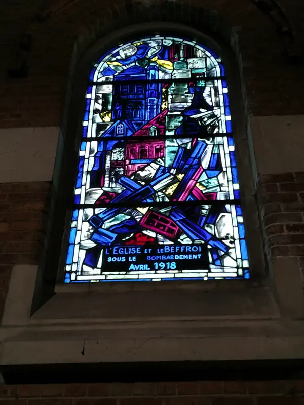 L'un des très beaux vitraux de l'église Saint Vaast à Bailleul