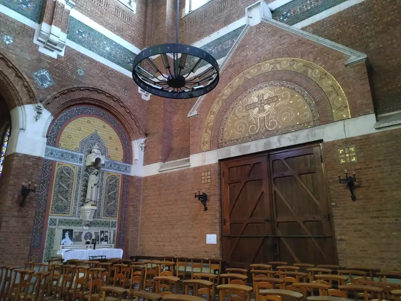 Les mosaïques sur les murs de l'église Saint Vaast