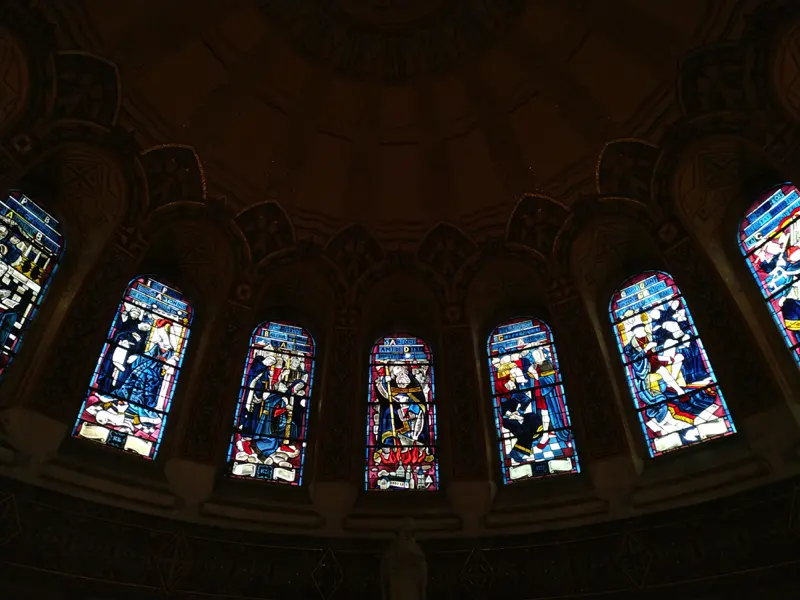 Les vitraux du choeur de l'église Saint Vaast de Bailleul