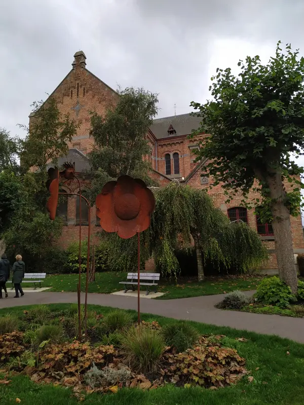 la jardin à l'arrière de l'église Saint Vaast de Bailleul