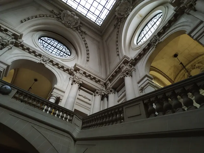 Verrière au dessus de l'escalier monumental de l'hôtel de ville de Roubaix