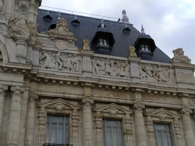 Détail de la façade de l'hôtel de ville de Roubaix