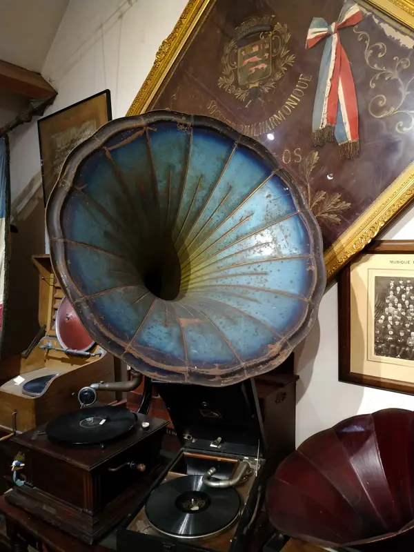 Très joli gramophone au musée des arts et traditions populaires de Wattrelos