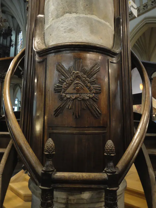 Le dos de la chaire de l'église Saint Christophe