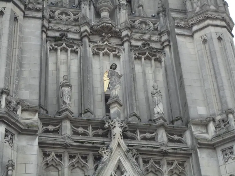 L'ange aux ailes dorées de l'église Saint Christophe