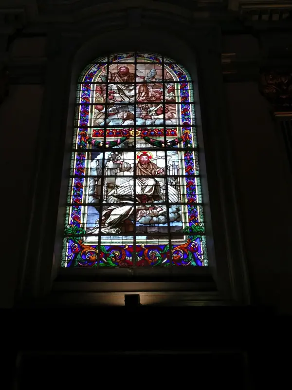 Vitraux représentant Dieu dans le choeur de l'église Sainte Marie-Madeleine de Lille