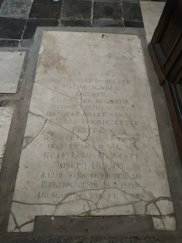 L'une des tombes de l'église Sainte Marie-Madeleine de Lille