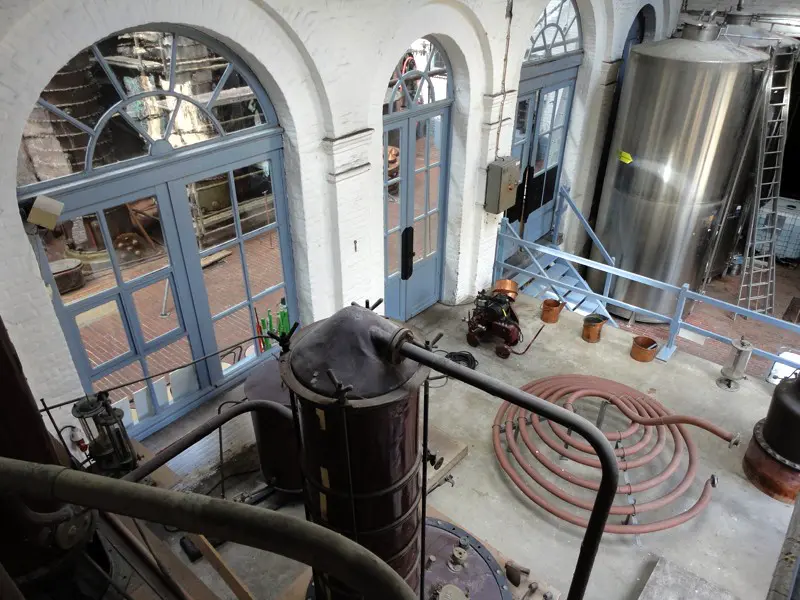 Les énormes fut de la distillerie de genièvre de Wambrechies