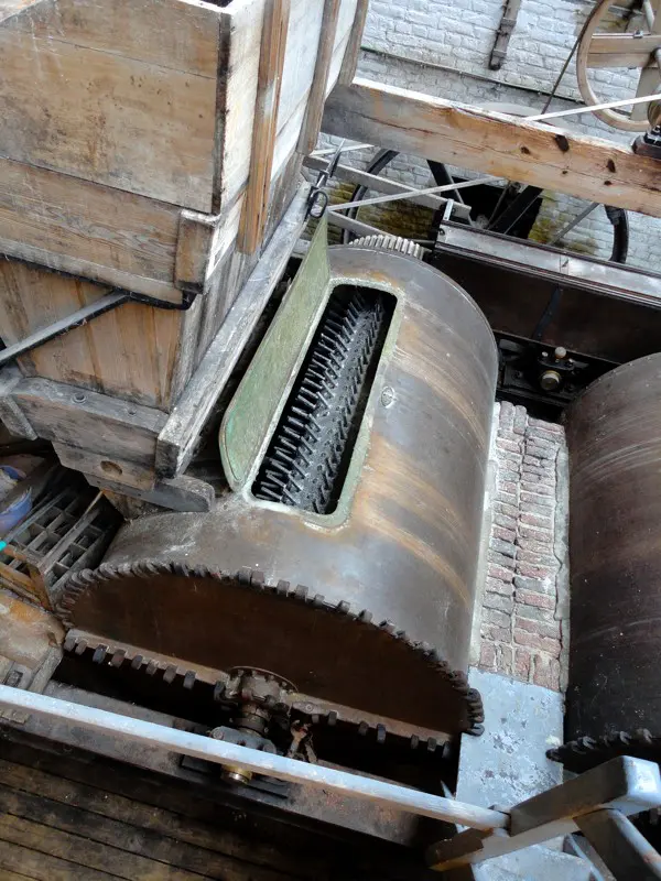 Un outil impressionnant à la distillerie de genièvre de Wambrechies