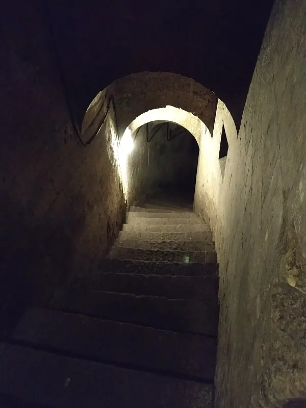 l'escalier de la remontée dans les souterrains de la citadelle de Cambrai