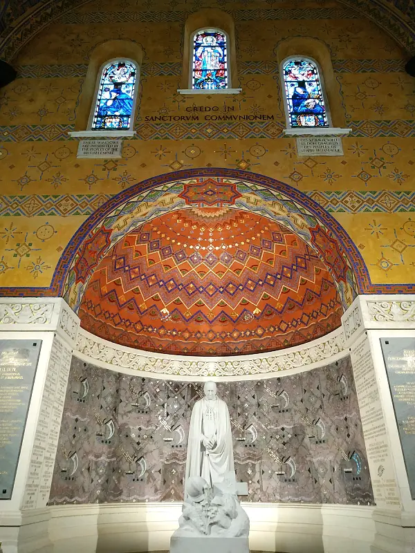 les vitraux de la basilique de de notre dame de lorette