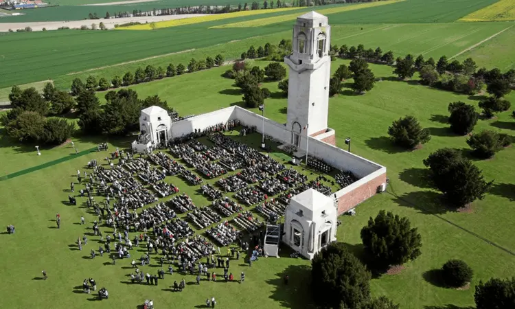 Anzac Day à Villers Bretonneux CWGC