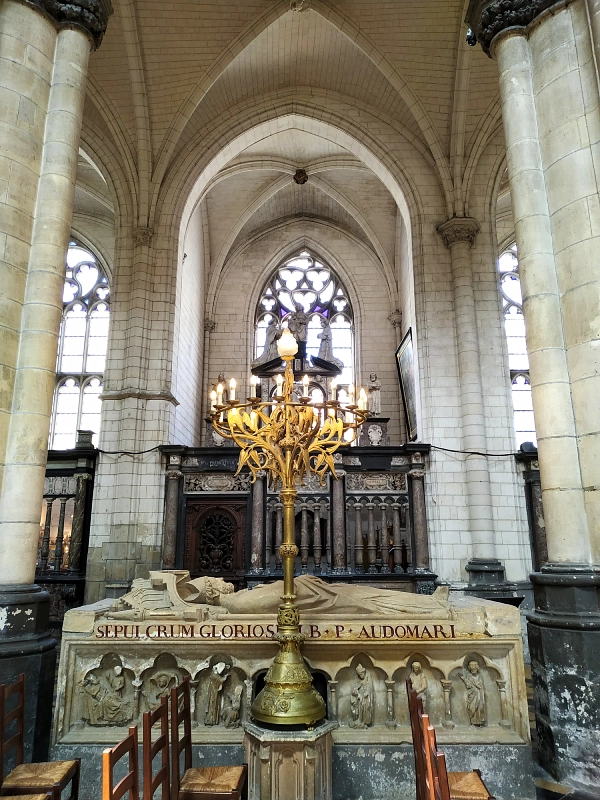 le tombeau de Saint Omer dans sa cathédrale