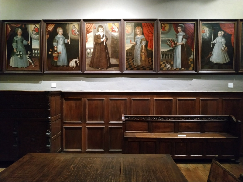 des ex-voto au musée de l'Hospice Comtesse