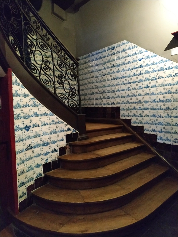 l'escalier menant au dortoir