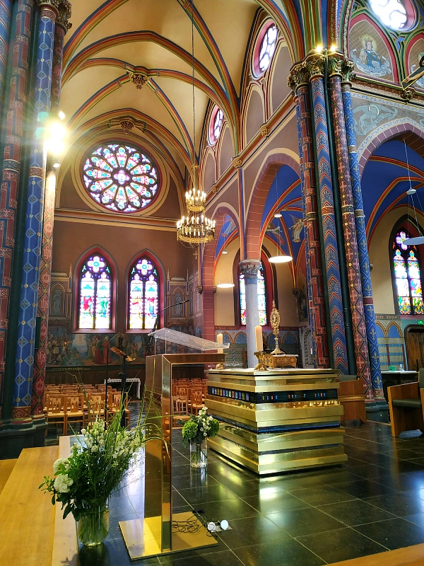 l'autel de l'église Saint Martin de Croix