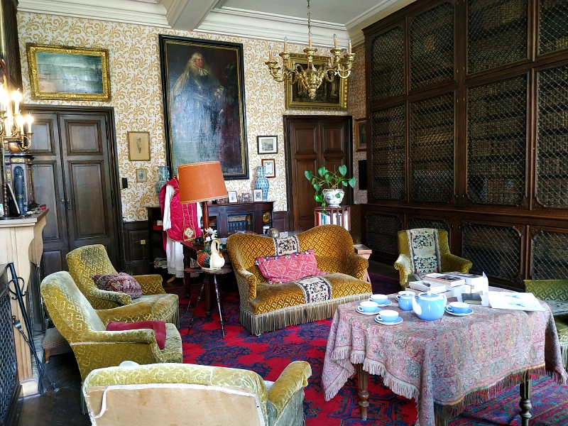 la bibliothèque du château de Trélon