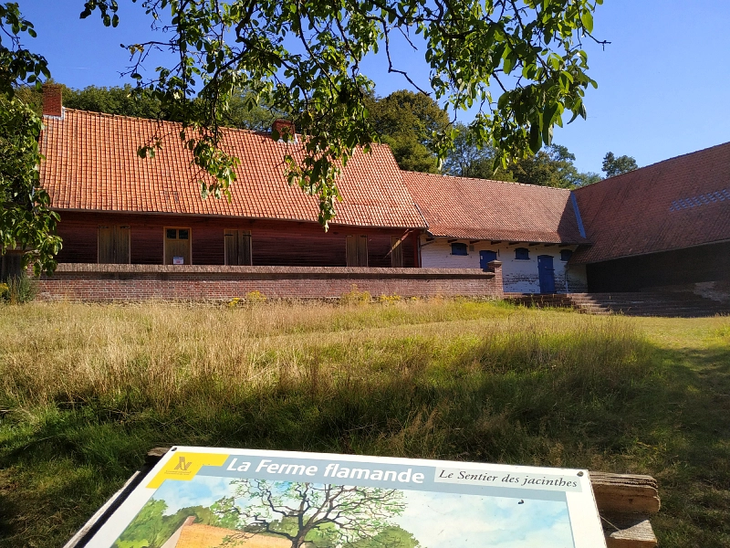 la ferme flamande sur le sentier des Jacinthes