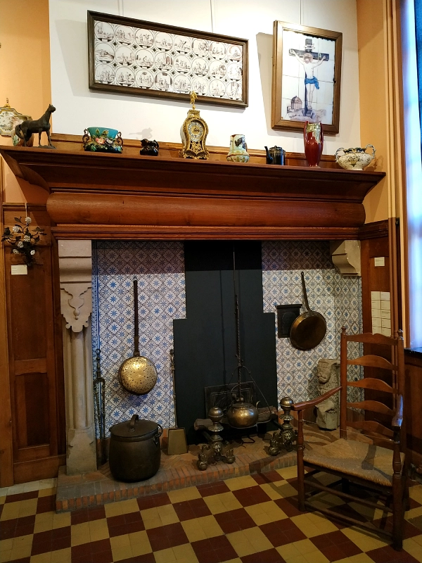 reproduction d'un intérieur flamand au musée Benoit du Puydt de Bailleul