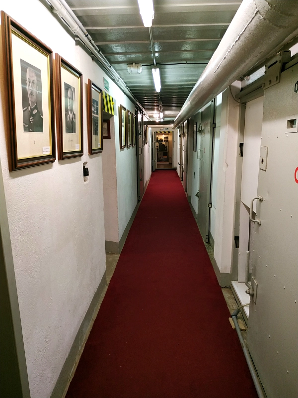 le couloir principal du musée du 5 juin 1944 à Tourcoing