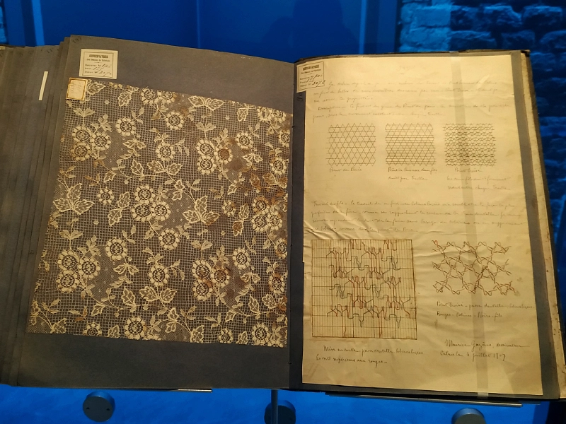 exemple de dentelle mécanique à la Cité Dentelle de Calais