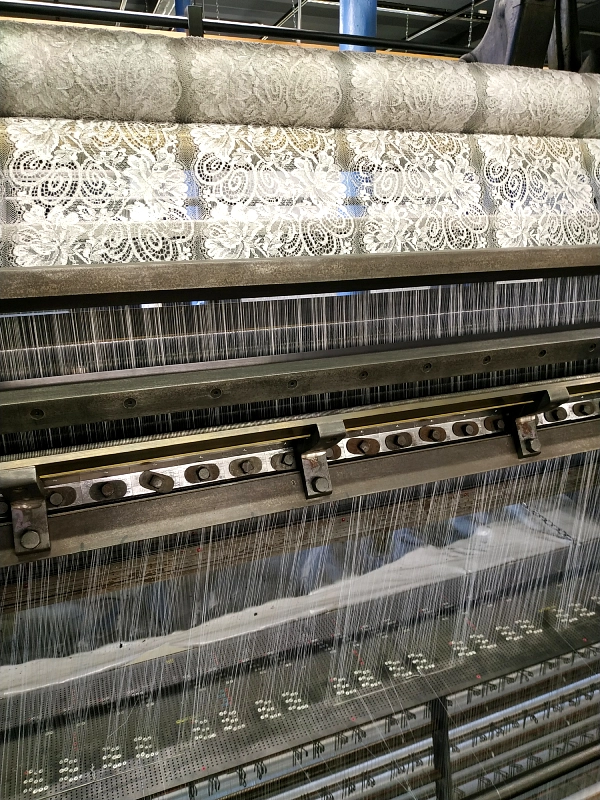 La dentelle tissée sur 4 mètres de long