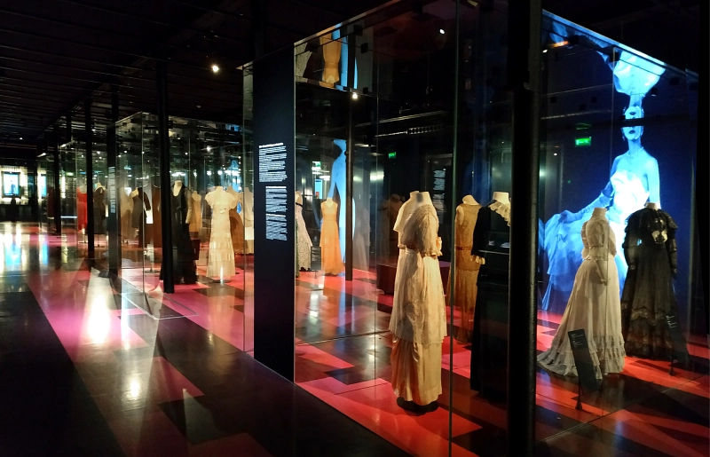 collection de robes agrémentées de dentelle