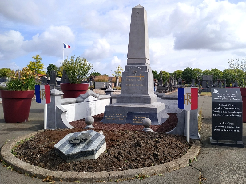 monuments aux morts des guerres du cimetière de Croix