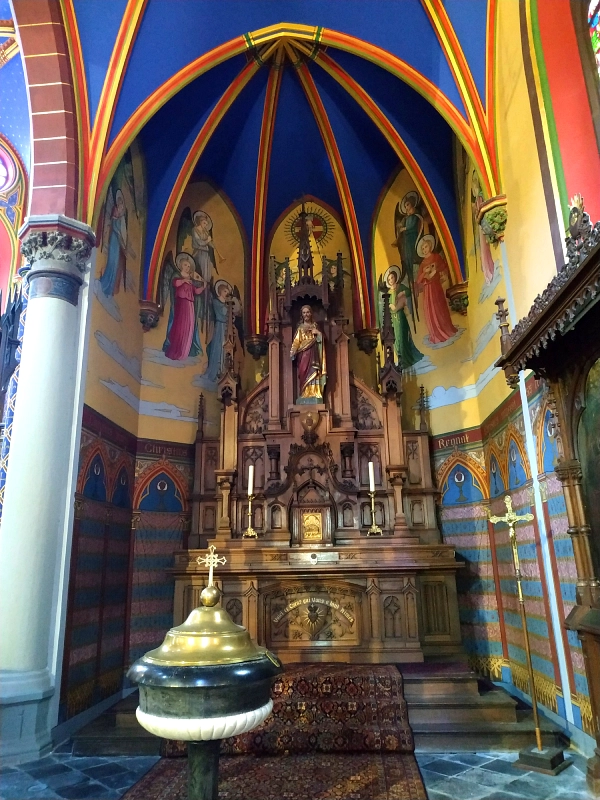 l'une des chapelles de l'église Saint Martin de Croix