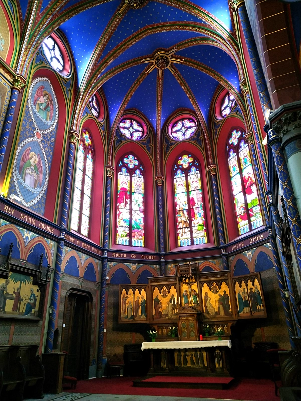 le choeur de l'église Saint Martin de Croix