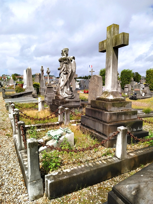 tombes britanniques au cimetière de Croix