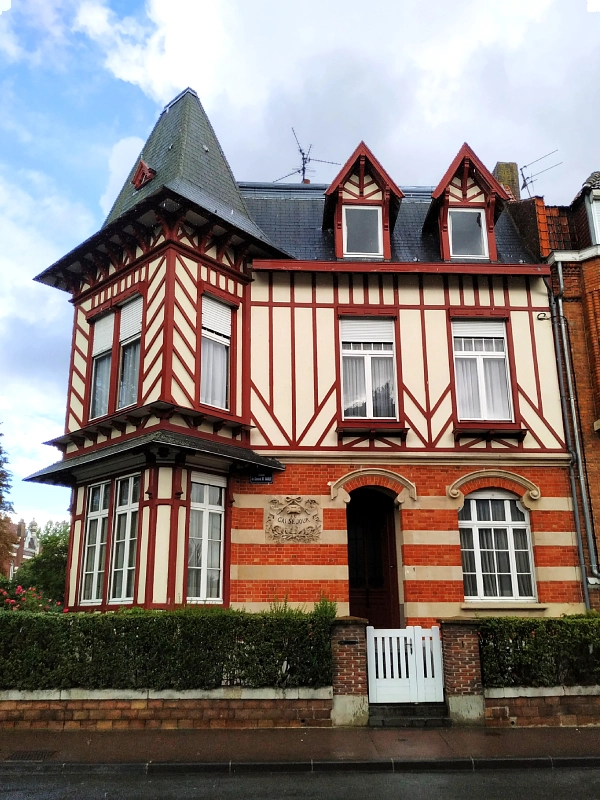 Villa anglo-normande sur l'avenue du Général-de-Gaulle à Croix