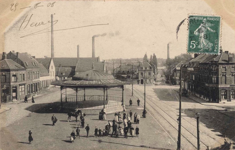 Le kiosque à musique sur la Grand Place de Croix en 1908