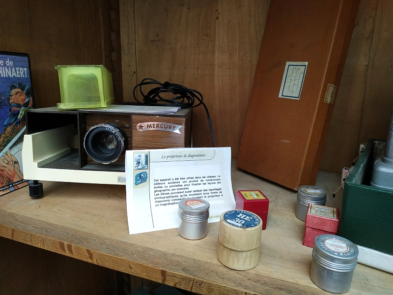 projecteur de diapositives à l'écomusée des écoles de Lille