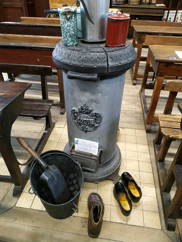 le poêle godin de la classe 1930 à l'écomusée des écoles de Lille