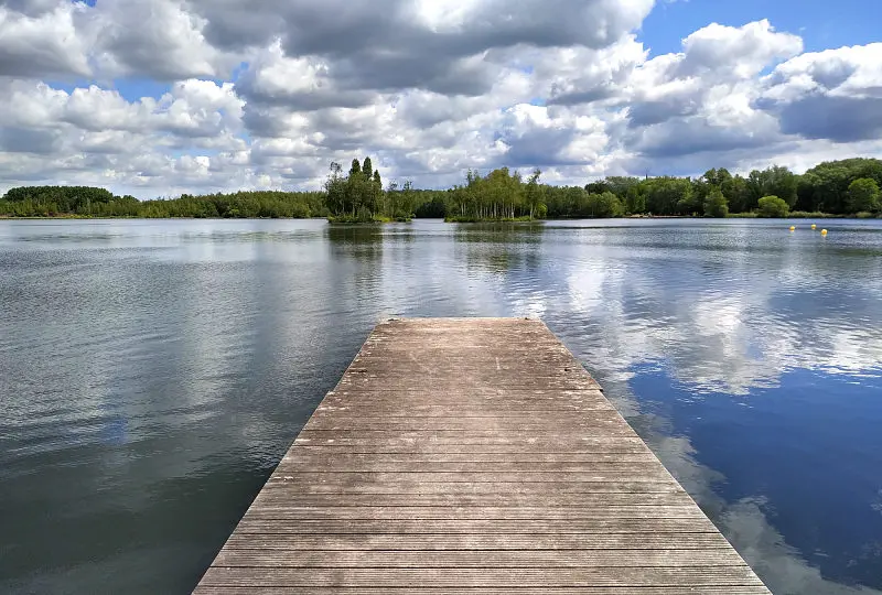 Vue sur l'étang du parc des Argales