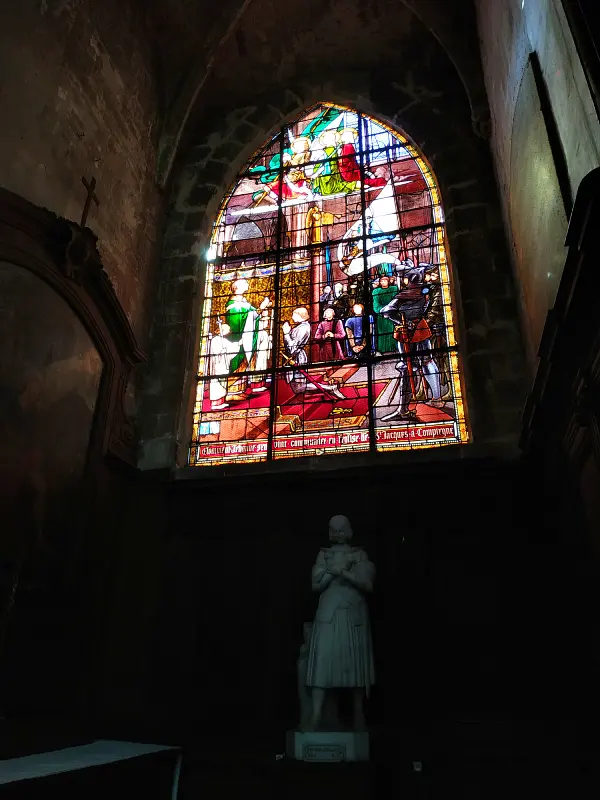 le vitrail de Jeanne d'Arc dans l'église Saint Jacques de Compiègne