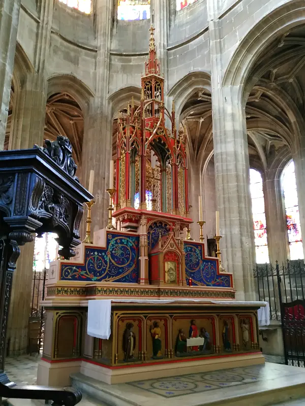 l'autel de l'église Saint Antoine de Compiègne