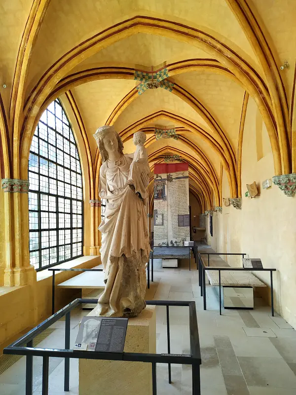 la Vierge au pieds d'argent au musée du Cloître Saint Corneille de Compiègne