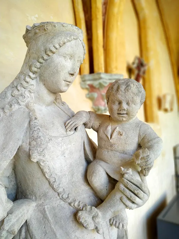 Vierge à l'enfant au musée du Cloître Saint Corneille