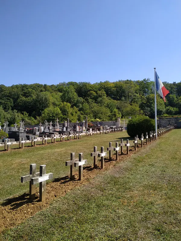 le carré militaire du cimetière de Pierrefonds