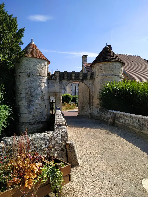 la porte fortifiée de Saint Jean aux Bois