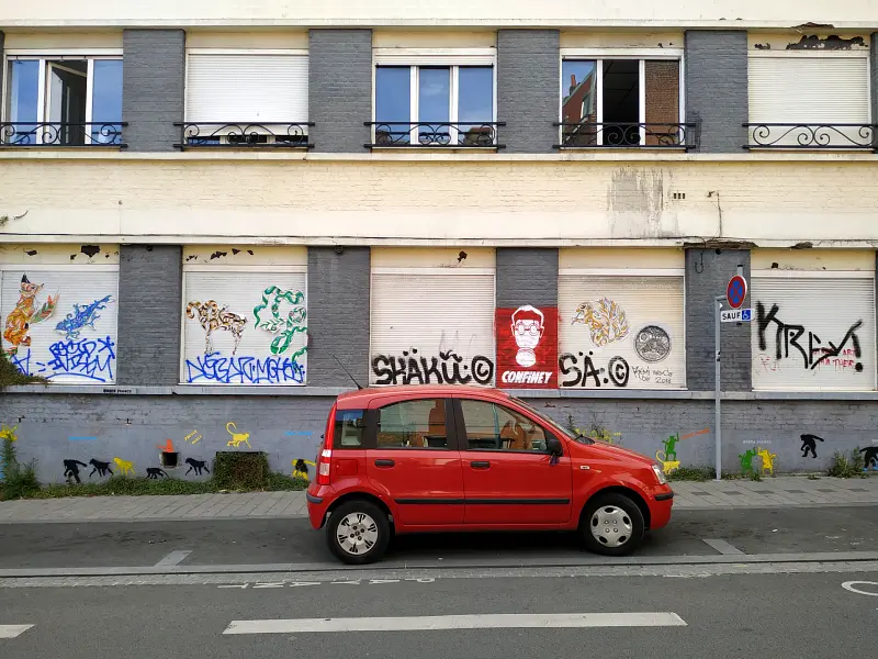 graffiti et collages à Roubaix