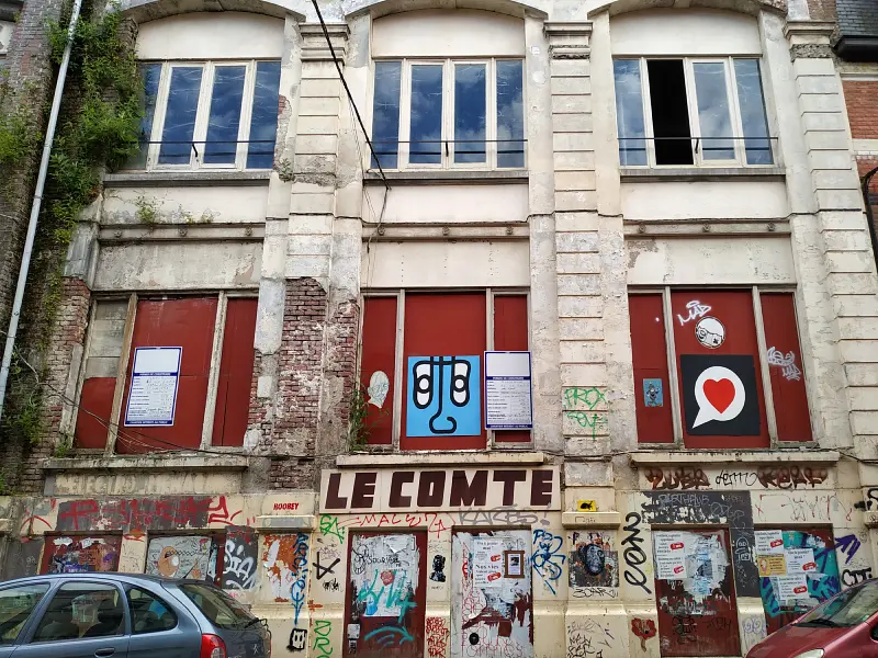 façade recouverte street art à Roubaix